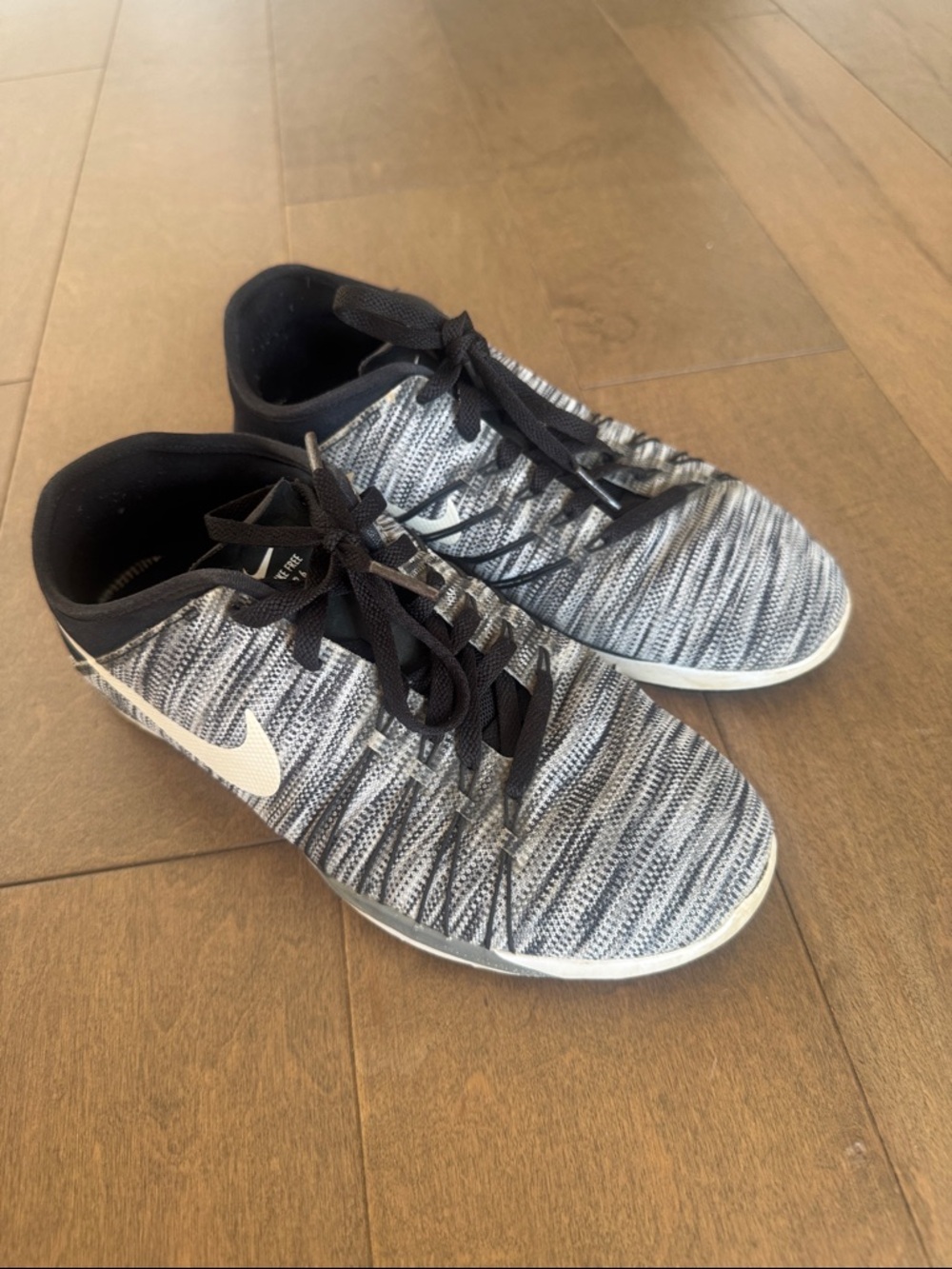 Nike Women's Black and White Knit Sneakers